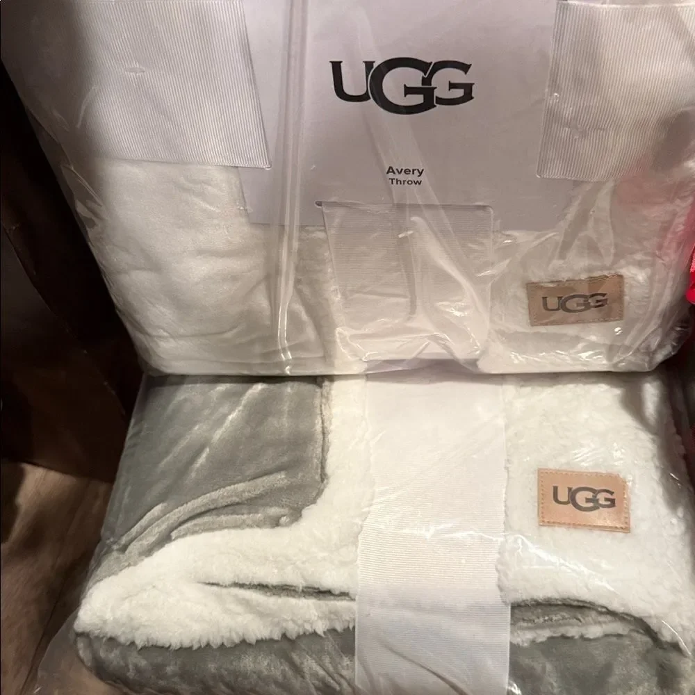 UGG Luxurious Sherpa Throw Blanket - Cream, Gray